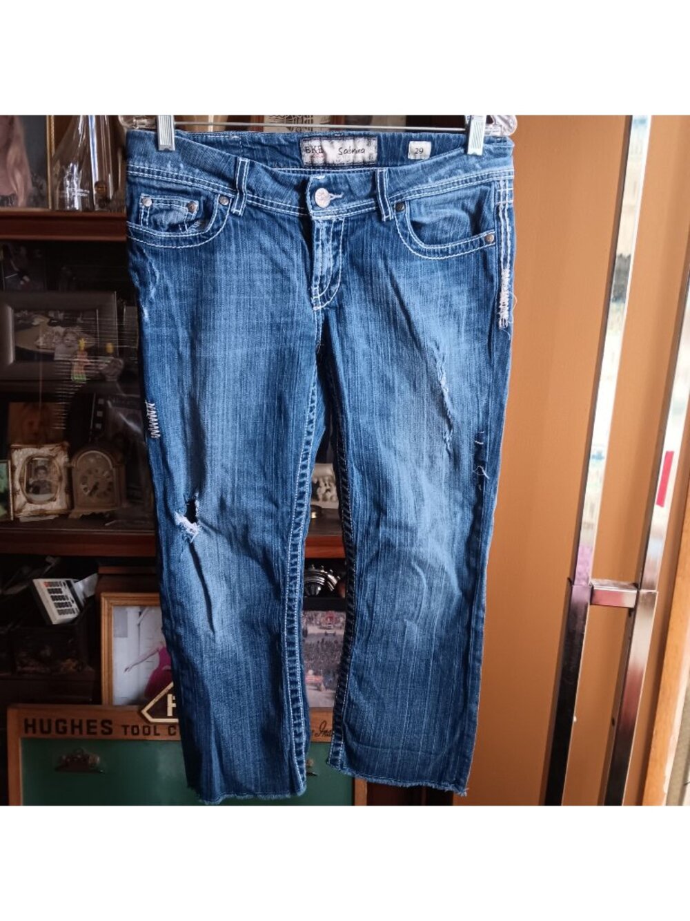 BKE Sabrina Womens Distressed Denim Jeans Size 29 Medium Wash 34x23 Capri